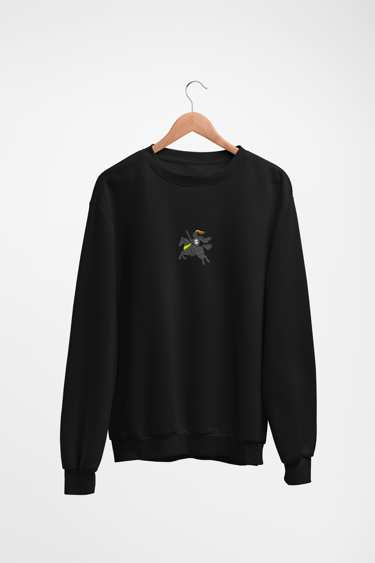 Juodas UNISEX džemperis be gobtuvo "Vytis"